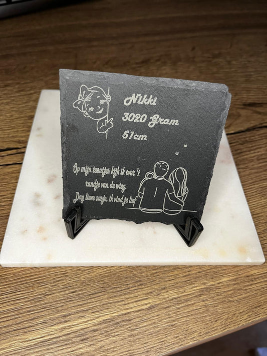 Gepersonaliseerd Geboortebordje op leisteen 10x10cm