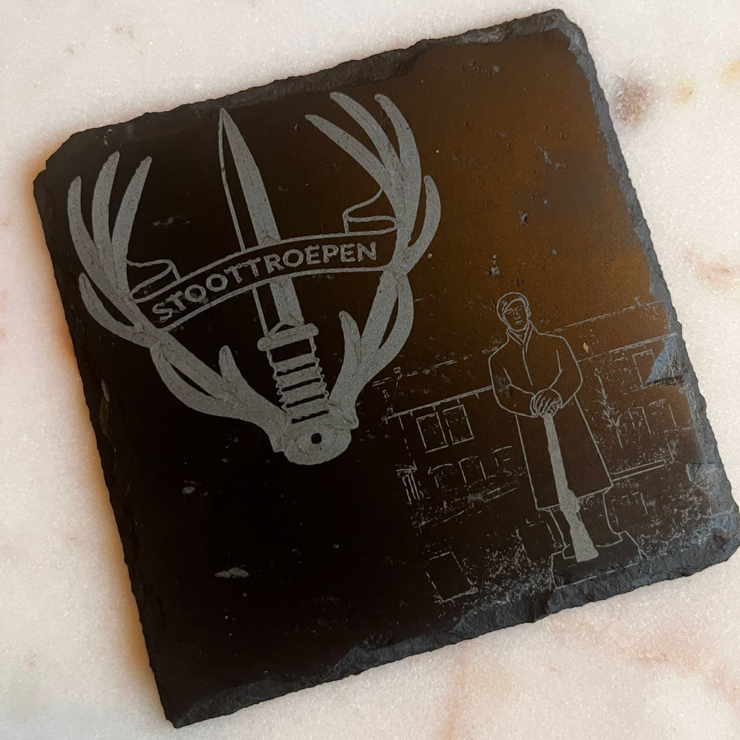 Eenheidstegel defensie met gravering – leisteen 10 × 10 cm