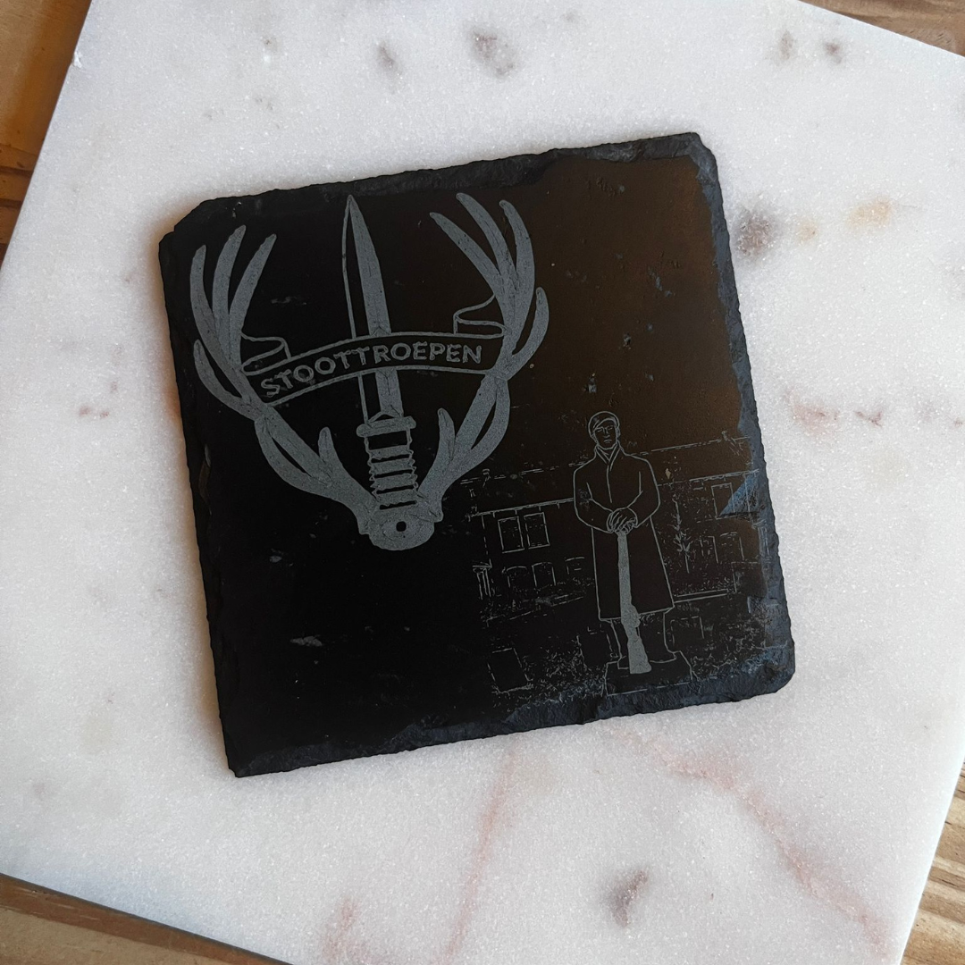 Eenheidstegel defensie met gravering – leisteen 10 × 10 cm
