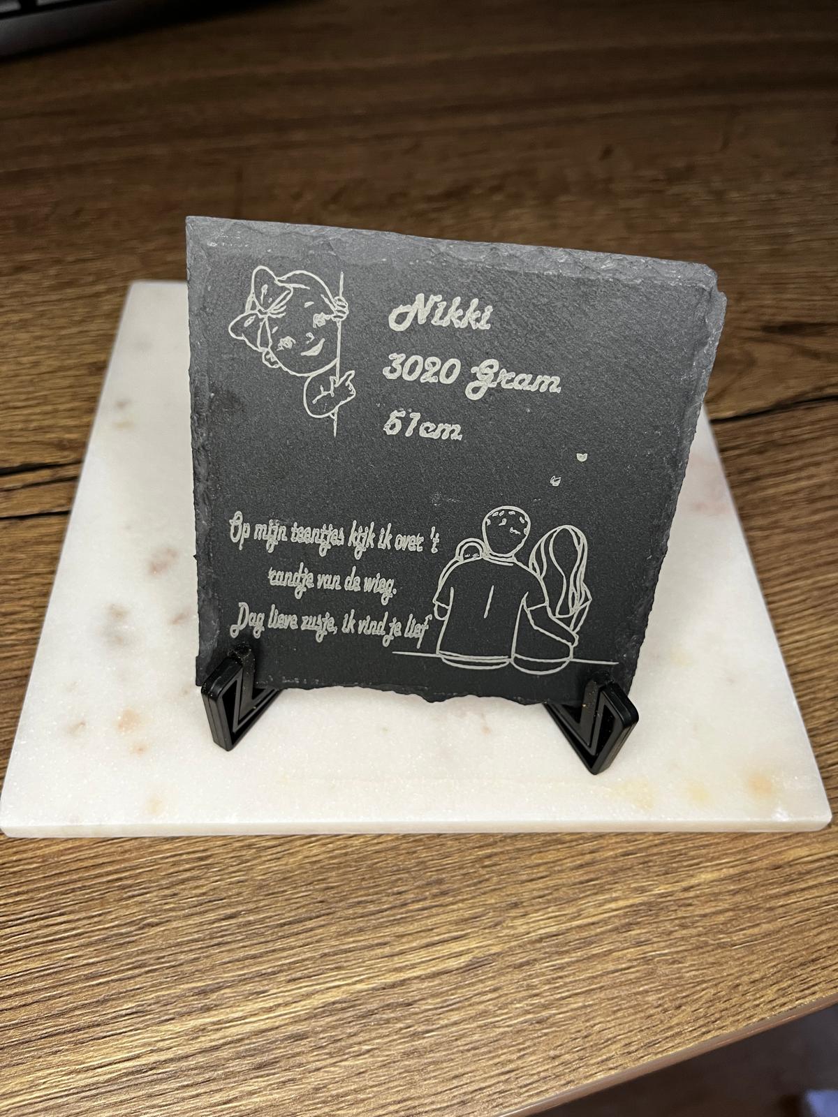 Gepersonaliseerd Geboortebordje op leisteen 10x10cm